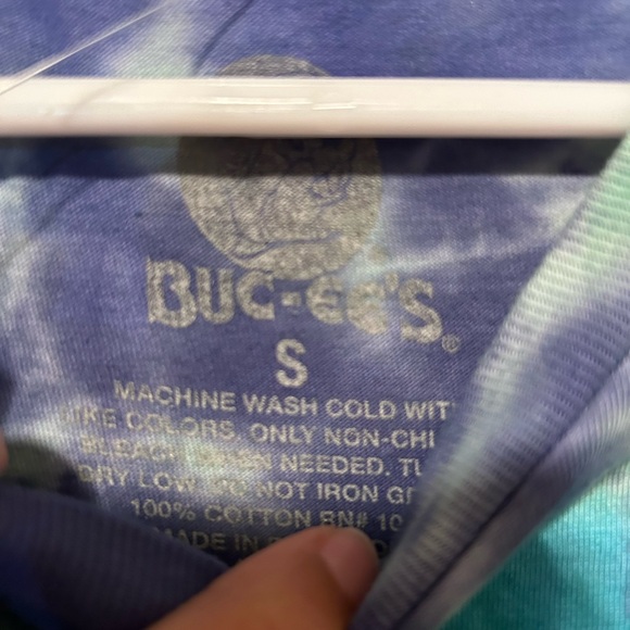 Buc-ee’s 2024 Mardi Gras tee - Picture 5 of 5